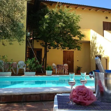 מלון דירות Il Porto 4*